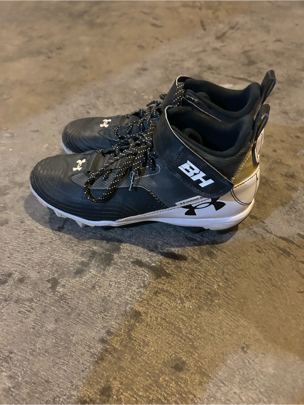 Under Armour Black White Gold Baseball Cleats